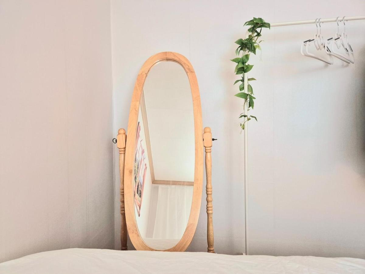 Stayjin Kachisanstation Gimpo Airportincheon Airport Yeouido Hongdae Gocheok Dome Up To 9people 4 Beds * Seoul