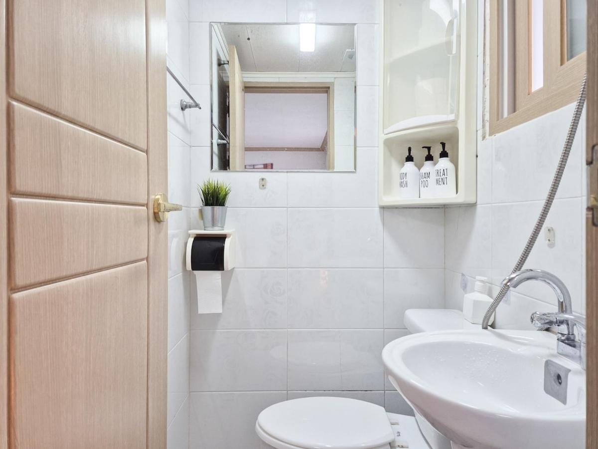Stayjin Kachisanstation Gimpo Airportincheon Airport Yeouido Hongdae Gocheok Dome Up To 9people 4 Beds *
