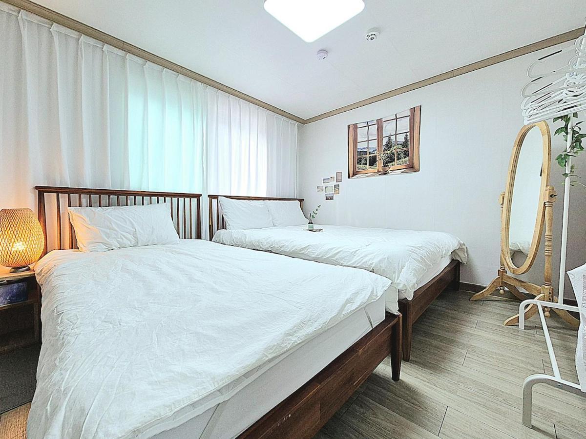 Stayjin Kachisanstation Gimpo Airportincheon Airport Yeouido Hongdae Gocheok Dome Up To 9people 4 Beds Seoul
