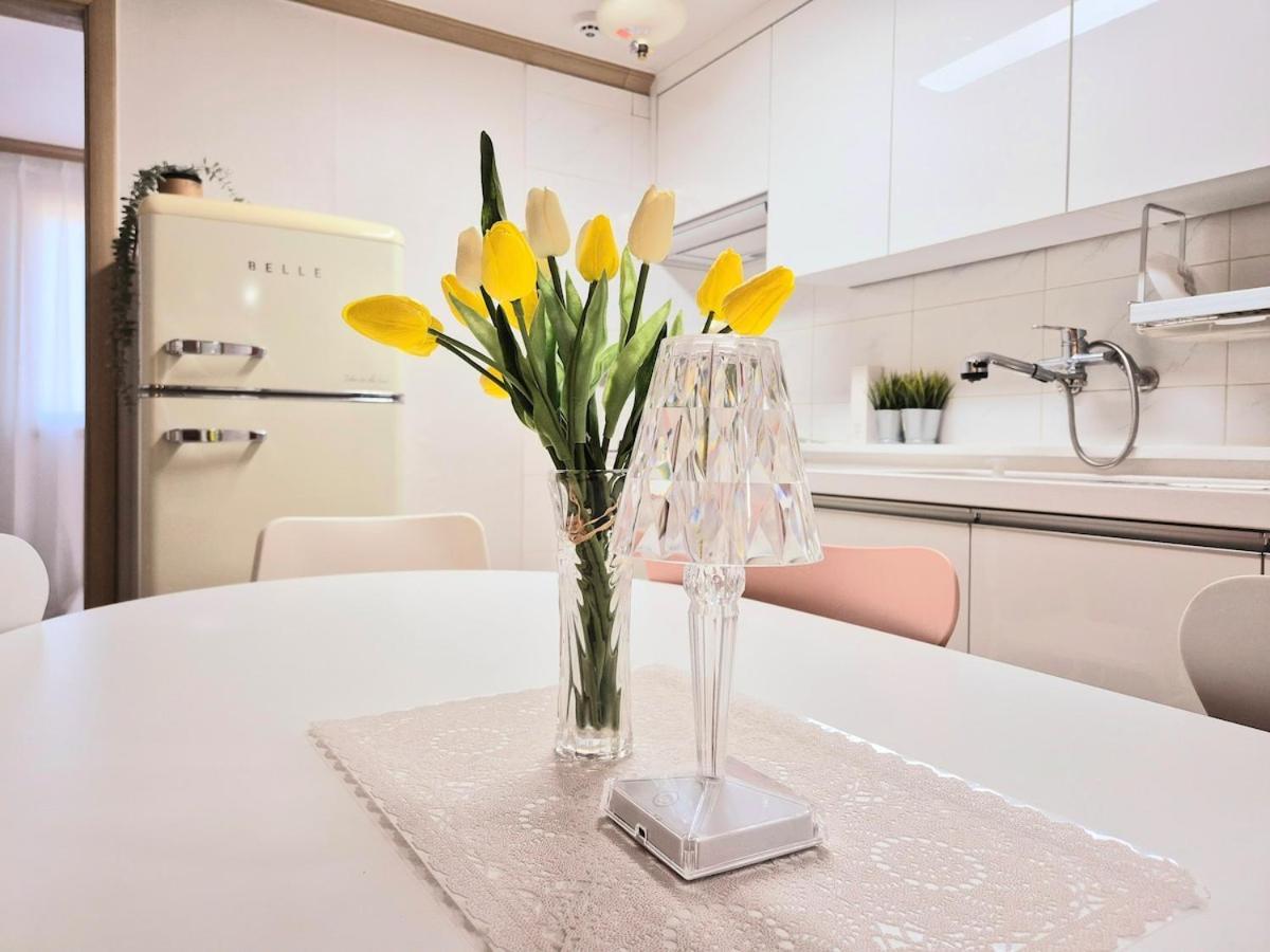 Stayjin Kachisanstation Gimpo Airportincheon Airport Yeouido Hongdae Gocheok Dome Up To 9people 4 Beds