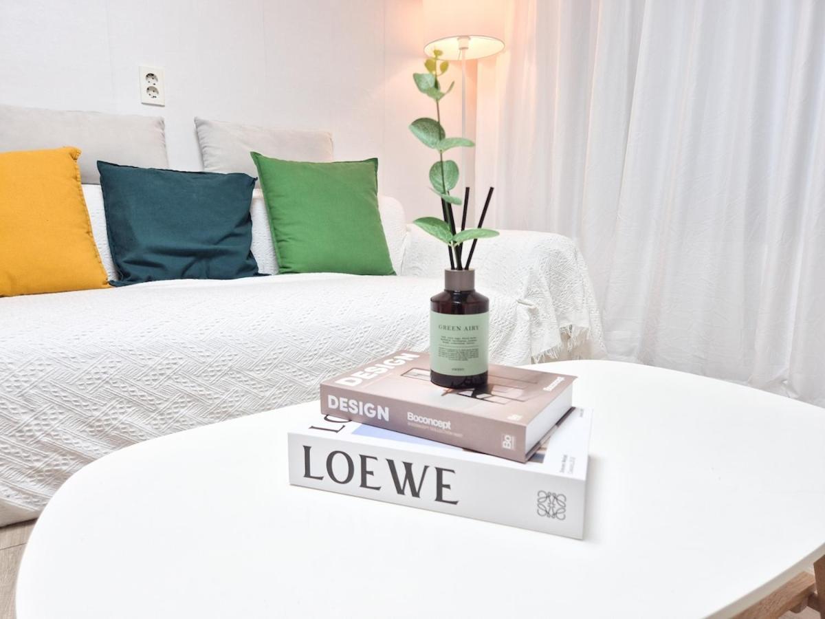 Stayjin Kachisanstation Gimpo Airportincheon Airport Yeouido Hongdae Gocheok Dome Up To 9people 4 Beds