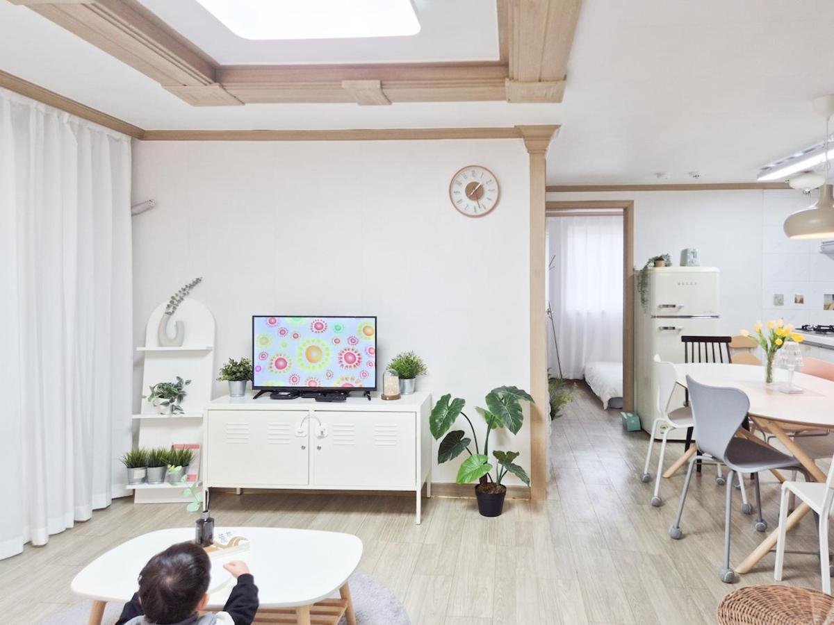 Apartment Stayjin Kachisanstation Gimpo Airportincheon Airport Yeouido Hongdae Gocheok Dome Up To 9people 4 Beds *